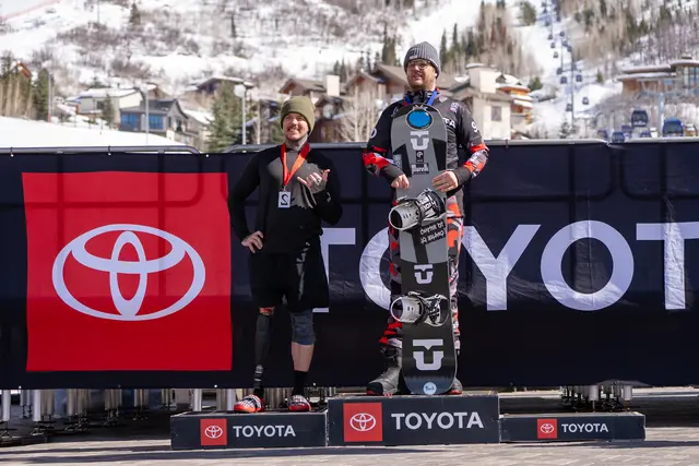 Mittlerweile steht Markus Schmidhofer häufig ganz oben auf dem Podest. Trotz körperlicher Einschränkungen liefert er am Snowboard stets eine grandiose Leistung. "Das Schwierigste beim Snowboarden ist für mich das Anziehen davor", erzählt er mit einem Schmunzeln. | Foto: Steamboot
