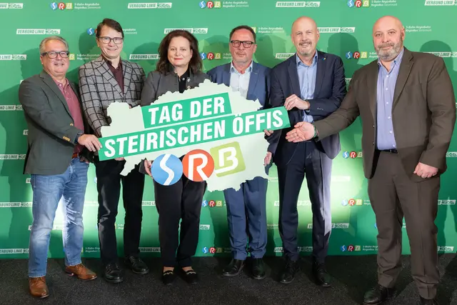 Zogen am Montag anlässlich des Tages der steirischen Öffis Bilanz: Peter Gspaltl, Geschäftsführer Verkehrsverbund Steiermark, Bernhard Breid, Leiter Referat Öffentlicher Verkehr Land Steiermark, Landesrätin Claudia Holzer, Peter Wallis, Regionalmanager ÖBB, Thomas Posch, Geschäftsführer Westbahn, Mark Perz, Vorstandsdirektor Holding Graz (v.l.).  | Foto: Harry Schiffer