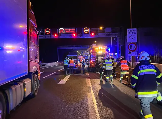 Im Einsatz standen die FF Kalvarienberg und St. Georgen am Sandhof sowie die Berufsfeuerwehr Klagenfurt, die Autobahnpolizei, die ASFINAG und das Rote Kreuz Kärnten. | Foto: Freiwillige Feuerwehr Kalvarienberg