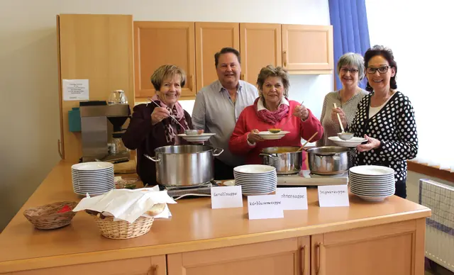 Fastensuppe für einen guten Zweck in Kössen: v.l.: Josefine Schlechter, Josef Hörfarter, Elisabeth Obinger, Karin Kitzbichler, Elfi Blaha. | Foto: Mühlberger
