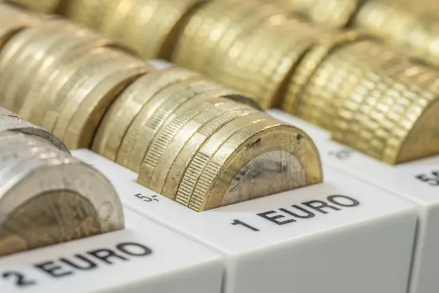 Aus den Registrierkassen eines Sportgeschäfts in Söll wurde Bargeld in bislang unbekannter Höhe entwendet. | Foto: Pixabay /Symbolfoto