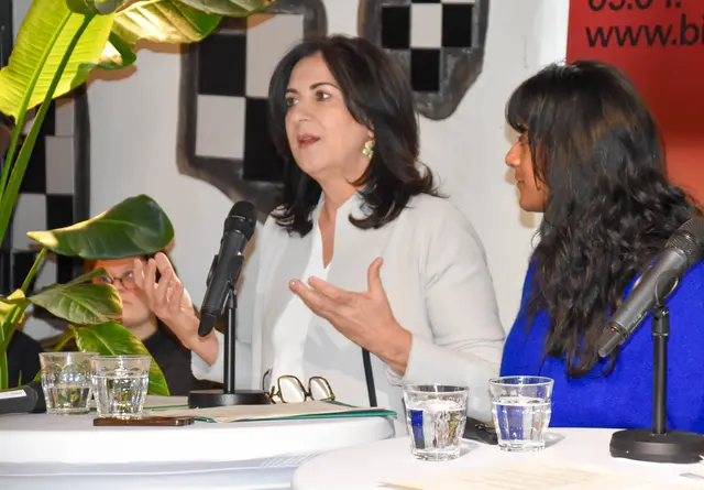 "Dass die Klima Biennale Wien von uns ausgeht, ist kein Zufall. Als erstes grünes Museum begreifen wir Nachhaltigkeit als Haltung", meint Gerlinde Riedl, Direktorin vom Kunst Haus Wien. | Foto: Andreas Pölzl/MeinBezirk