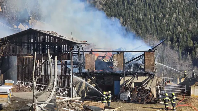 Nach intensiven Löscharbeiten gelang es den eingesetzten Kräften, den Brand unter Kontrolle zu bringen. | Foto: Freiwillige Feuerwehr Ebene Reichenau