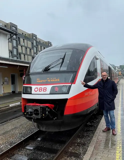 Bezirksobmann Bundesrat Günter Pröller: "Weniger Sperrtage und mehr Nachtarbeiten auf der Mühlkreisbahn - Pendler müssen Vorrang haben!“ | Foto: FPÖ UU