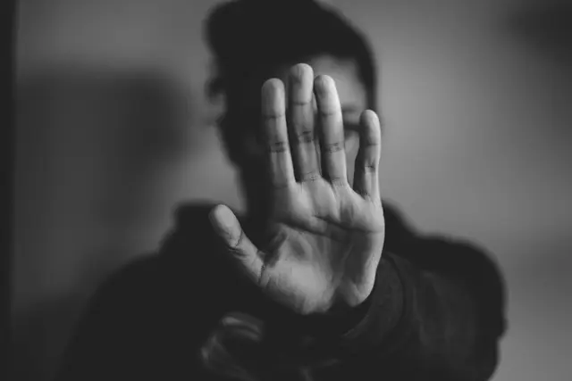 Eine Frau stoppte die Belästigung eines Mannes mit einer schallenden Ohrfeige.  | Foto: Unsplash