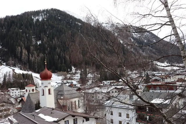 In der Nacht auf Freitag kam es in St. Anton am Arlberg zu einer tätlichen Auseinandersetzung, bei der ein 21-jähriger Schwede von drei Landsmännern bewusstlos getreten wurde. | Foto: Seelos