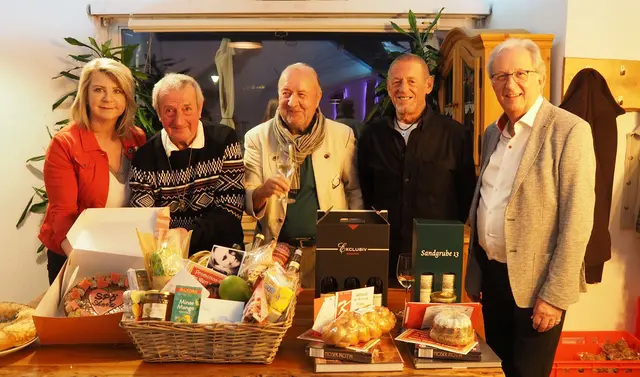 Veranstalterin GRin Elfie Kreitner, Sieger Walter Unifußer, Zweitplatzierter Richard Ropp, Drittgereiter Franz Biro, StR Günter Herz. | Foto: SPÖ Krems
