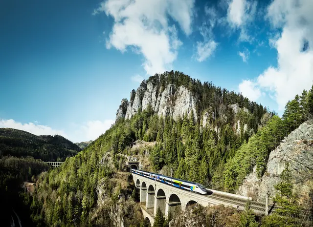 Durch die Koralm über den Semmering – auf dieser Strecke ist jetzt auch die Westbahn unterwegs. | Foto: Zinell