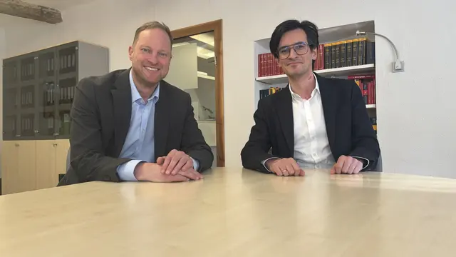 Die Rechtsanwaltkanzlei Tischler – im Bild: Michael Tischler (li.) mit Kanzleipartner Lukas Wirnsperger – feiert heuer ihr 20-jähriges Bestehen. | Foto: pjw