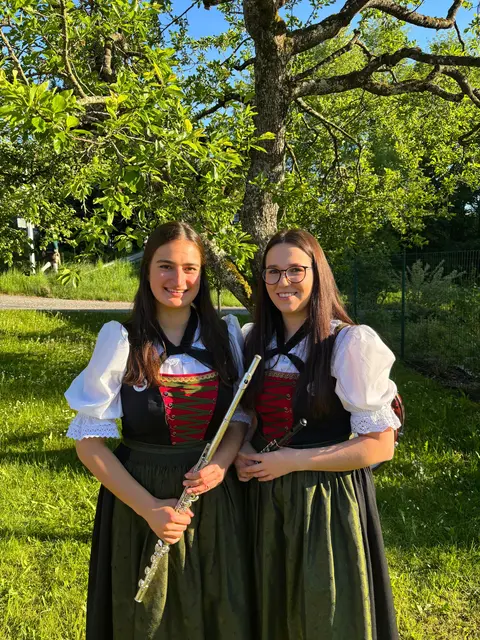 Valerie Huber-Hörmandinger und Eva Freund spielen das "Duettino". | Foto: Valerie Huber-Hörmandinger