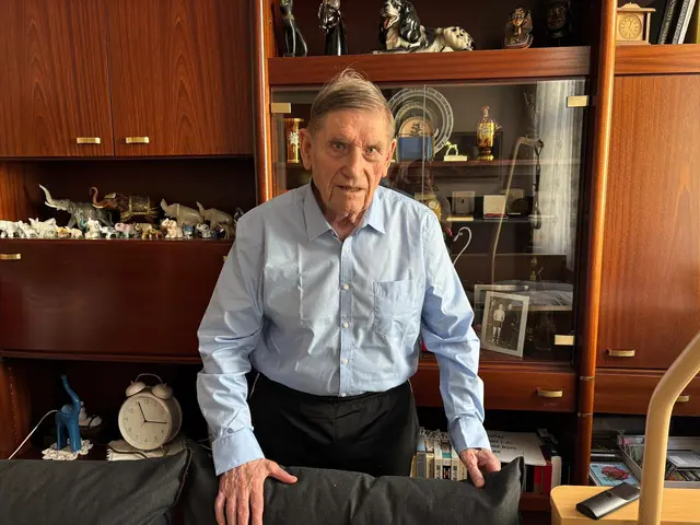 "Pepi" ist 95 Jahre alt und lebt seit ebenso vielen Jahren am Neubau. | Foto: Pia Rotter/MeinBezirk