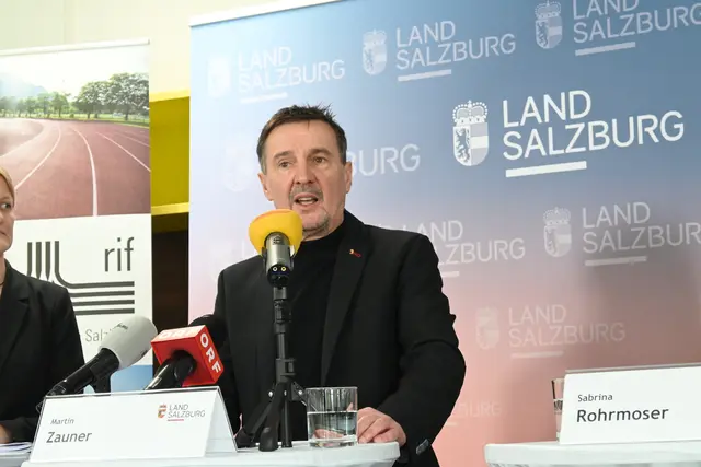 Landesrat Martin Zauner präsentiere Sanierungspläne. | Foto: Josef Wind