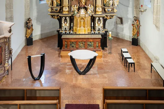 Der Hochalter der Pfarrkirche „Mariä Namen“ in Wippenham. | Foto: Anton Planitzer