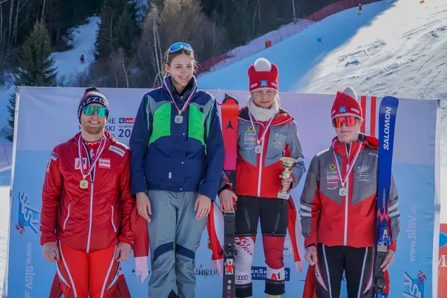 Die Slalom Landesmeisterinnen und Meister von links nach rechts im Bild: Maximilian Reindl, Sophia Zorzi, Elisabeth Schlick, Tobias Zwisler | Foto: Salzburger Landes-Skiverband