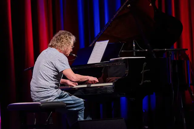 Ernest Wurm erschafft eine Klangwelt, basierend auf seiner eigenen Musiktheorie. | Foto: Klaus Engelmayer