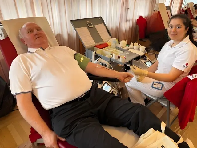 Bürgermeister Ernst Wendl aus Himberg spendete schon 109 Mal sein Blut.  | Foto: Gemeinde Himberg