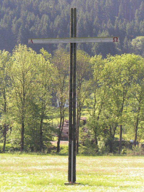 Das Papstkreuz in Gurk wurde 1988 zu Ehren des Besuchs Papst Johannes Paul II. aufgestellt. | Foto: Monika Gschwandner-Elkins