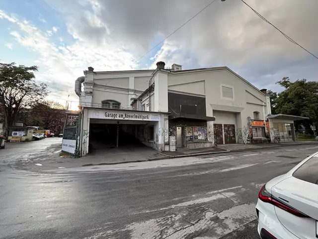 Für die Postgarage fürchtet man im Zuge der Umgestaltung ebenfalls um mehr Einschränkungen aufgrund des heranrückenden Wohnbaus.  | Foto: MeinBezirk/Markus Kropac