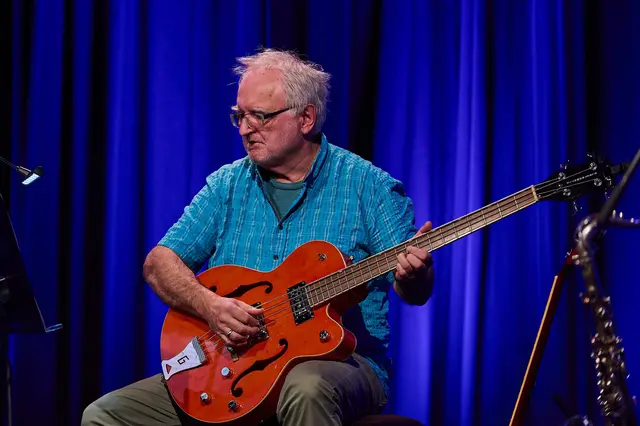 Hier am Bass: Dieter Libuda | Foto: Klaus Engelmayer