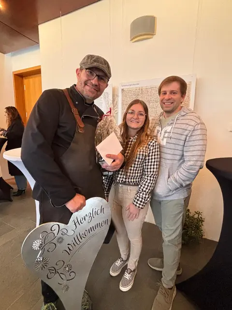 Karl mit Gästen aus Königsdorf.  | Foto: Dagmar Tutschek