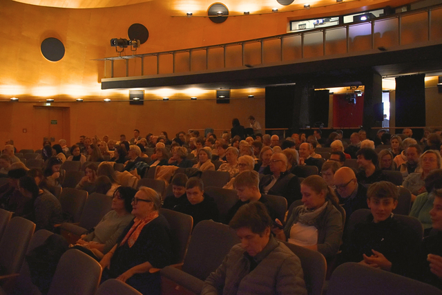 Volles Haus im Stadtkino Hallein: Zahlreiche Gäste aus Politik, Produktion und Region verfolgten den exklusiven Highlight-Cut der neuen „Alpentod“-Folgen. | Foto: Theresa Vogl