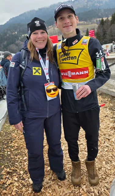 Monika Rossmanith mit Domen Prevc, er stellte den Schanzenrekord am KULM mit 245,5 Metern auf. | Foto: Monika Rossmanith
