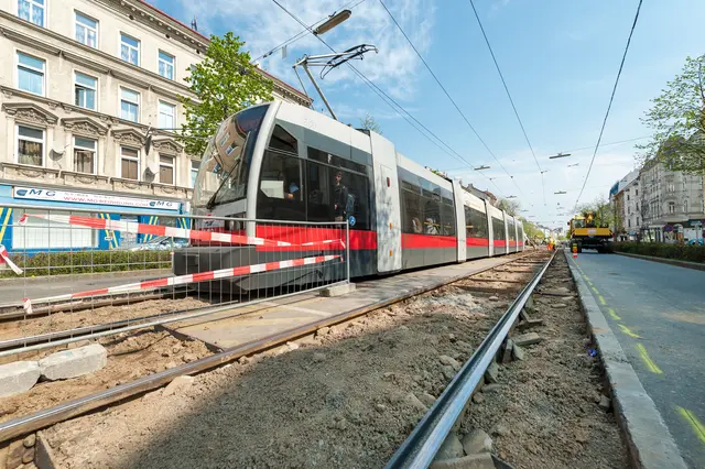 Aufgrund von Erneuerungsarbeiten wird die Bim-Linie 43 den Sommer über nicht mehr in ihrer gesamten Länge fahren. (Archiv) | Foto: Manfred Helmer/Wiener Linien