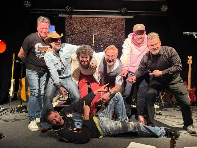 Sascha Rier (vorne) mit Herwig Wagner, Mika Stokkinen, Pascal Komurka, Benji Hösel, Michael Sommerhuber und René Grohs | Foto: Irmi Stummer
