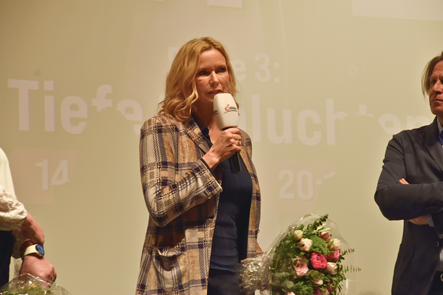 Schauspielerin Veronica Ferres präsentierte in Hallein persönlich erste Szenen der neuen „Alpentod“-Episoden und zeigte sich begeistert von der Region. | Foto: Theresa Vogl