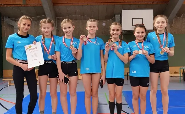 Die 1. Klassen präsentieren stolz ihre Silbermedaille. | Foto: NÖMS Haidershofen