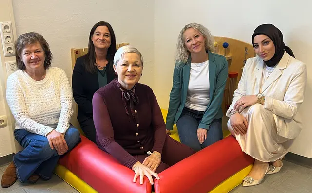 Team der Eltern-Mutter-Beratung (von links): Kerstin Weinberger (Ärztin), Verena Pührer (Psychologin), Renate Haas-Schwaiger (FIZ-Koordinatorin), Isabella Feilenreiter (Gesundheits- und Krankenpflegerin) und Sümeyye Gül (Psychologin). | Foto: FIZ