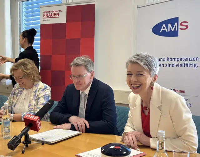 ÖGB-Landesfrauenvorsitzende Silvia Igumnov, AMS-Kärnten-Chef Peter Wedenig und LHStv.in Gaby Schaunig bei der Pressekonferenz am 8. März 2026. | Foto: MeinBezirk/Lea Kainz