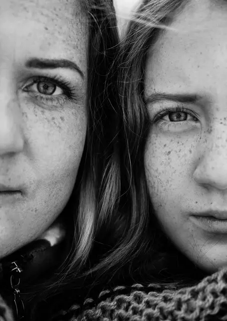 Von Frau zu Frau: Was würdest du deinem jüngeren Ich gerne sagen? Welchen Rat würdest du ihm geben? | Foto:  Unsplash/Maria Budanova (Pristavskaya) 