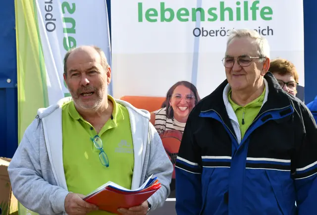 Von links: Peter Larndorfer und Wanderfreunde-Obmann Leo Hablesreiter. | Foto: Erwin Pramhofer