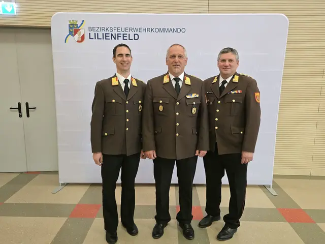 OBR Richard Fuchs (FF St. Aegyd) und BR August Hollerer (FF Rainfeld) werden auch die nächsten fünf Jahre die 24 Feuerwehren des Bezirkes Lilienfeld anführen, unterstützt vom Leiter des Verwaltungsdienstes im Bezirksfeuerwehrkommando VR Michael Tomaschko (FF Traisen Markt). | Foto: BSB EHBI Christian Teis (Presse 11), BFKDO Lilienfeld