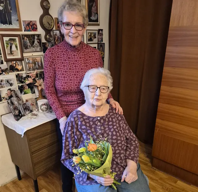 Josefa Tanzberger feierte ihren 95. Geburtstag. Christa Schrittwieser vom Pensionistenverband Türnitz überbrachte die Glückwünsche. | Foto: Pensionistenverband Türnitz 