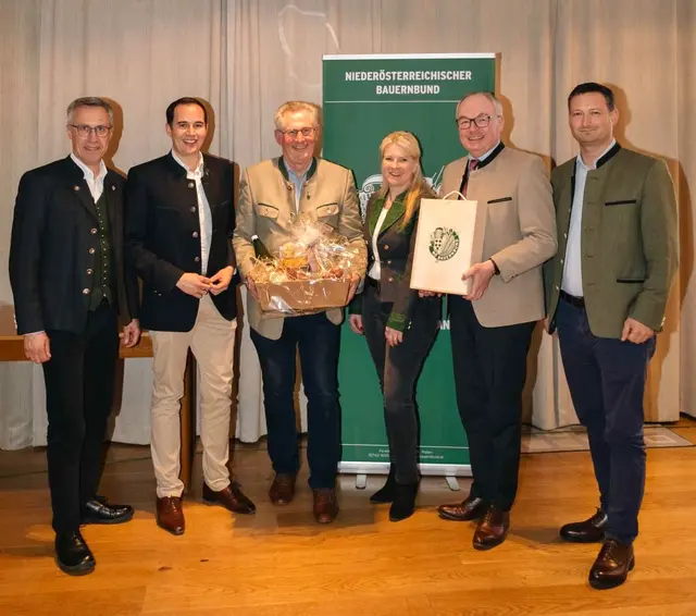 Bauernbund-Österreich-Präsident NR Georg Strasser, Manuel Zusag, Martin Preineder, NR Irene Neumann-Hartberger, LHstv. Stephan Pernkopf, Bauernbunddirektor Paul Nemecek.

  | Foto: Bauernbund