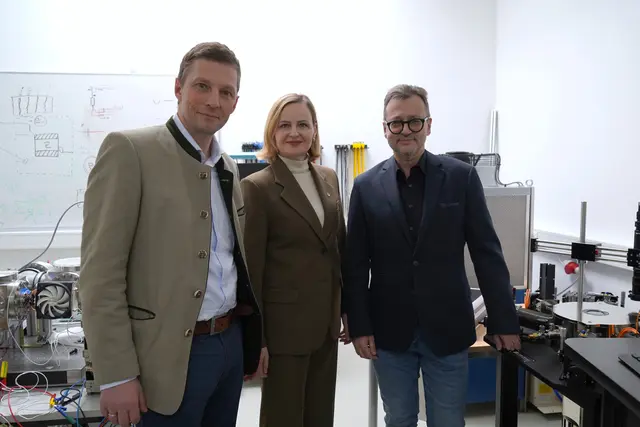 Magistratsdirektor Markus Biffl gemeinsam mit FHWN-Geschäftsführerin Violeta Kaličanin und Leiter des FHWN-Kollegiums Christian Dusek. | Foto: FHWN