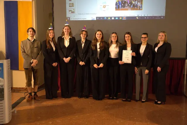 Leon Schauhuber, Sophie Summerer , Raphaela Wurst, Lisa-Marie Eder, Marlene Fehr, Katarzyna Bubas, Lisa Zanitzer, Julia Grundschober, Sarah Schober | Foto: HAK Hollabrunn