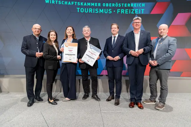 Spartenobmann Gerold Royda, WKOÖ-Vizepräsidentin Lisa Sigl, Katharina Krenn, Bernhard Ferdinand Eder (beide Steyr-Land), OÖ-Hotellerie-Obmann Michael Nell, Spartengeschäftsführer Stefan Praher und Bezirkswirtesprecher Reinhard Guttner. | Foto: cityfoto.at/Roberta Pelzl-Mairwöger 