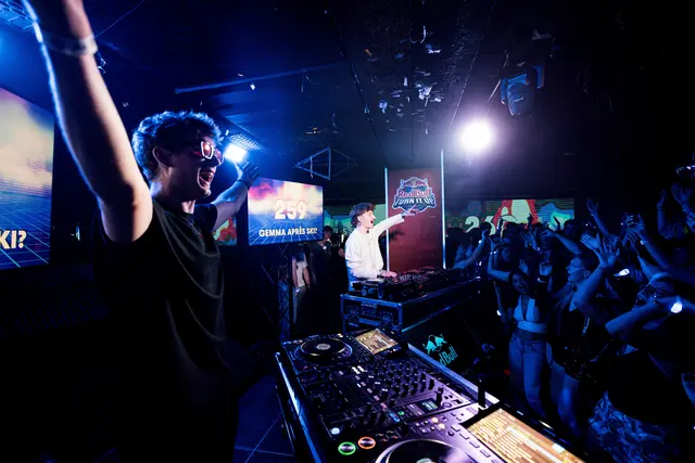 DJs treten beim interaktiven Contest „Red Bull Turn It Up“ im 1-gegen-1-Battle gegeneinander an. In Linz macht das Format am 7. März in der Remembar Station. | Foto: Matthias Heschl / Red Bull Content Pool