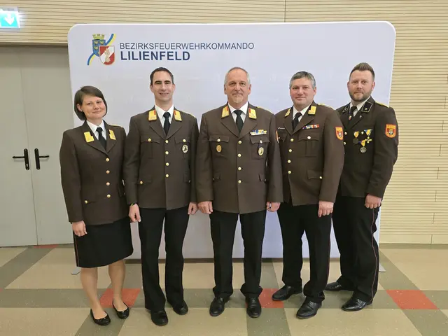 Das Bezirksfeuerwehrkommando Lilienfeld wird künftig vertreten von Corina Heindl-Hollaus, BR August Hollerer, OBR Richard Fuchs, VR Michael Tomaschko und Oliver Kowald. | Foto: BSB EHBI Christian Teis (Presse 11), BFKDO Lilienfeld