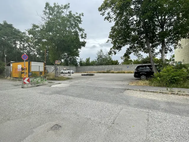 Bei der Franz-Eduard-Matras-Gasse 5–7 soll es künftig zu keiner Parkplatzabzocke kommen. | Foto: Brandl