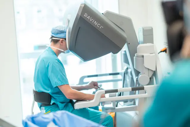 Mit den Da Vinci-Operationsrobotern sei ein minimalinvasiver Eingriff möglich. Das schont nicht nur Patientinnen und Patienten, sondern auch WIGEV-Kapazitäten. | Foto: Wiener Gesundheitsverbund