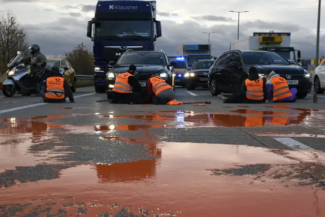 Am Mittwoch kam es erneut zum Prozess gegen die "Letzte Generation". Dieses Mal ging es um Autobahn-Klebeaktionen.  | Foto: Letzte Generation (AT)