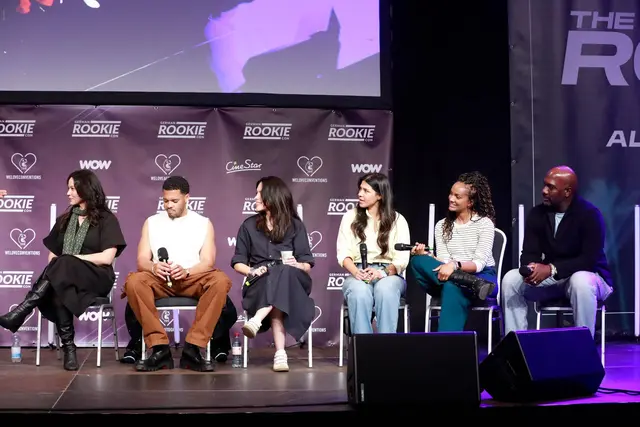 Die „The Rookie" Serien-Stars Melissa O'Neil, Deric Augustine, Alyssa Diaz, Lisseth Chavez, Mekia Cox und Richard T. Jones (v. l.) beim gemeinsamen „Panel".  | Foto: Alina Valenta/We Love Conventions