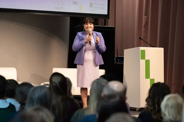 Landeshauptmann-Stv. Manuela Khom rief dazu auf, "Brücken zu bauen". | Foto: Land Steiermark/Melanie Laimer