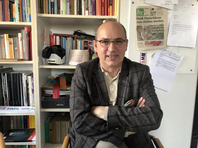 Robert Streibel ist Direktor der VHS Hietzing und Initiator des Gartens der Erinnerung. | Foto: Maria-Theresia Klenner