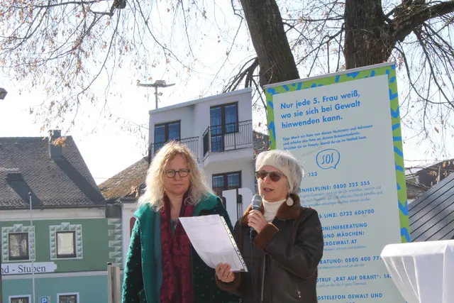 Martina Eigner und Helga Davy | Foto: MeinBezirk Perg/Köck