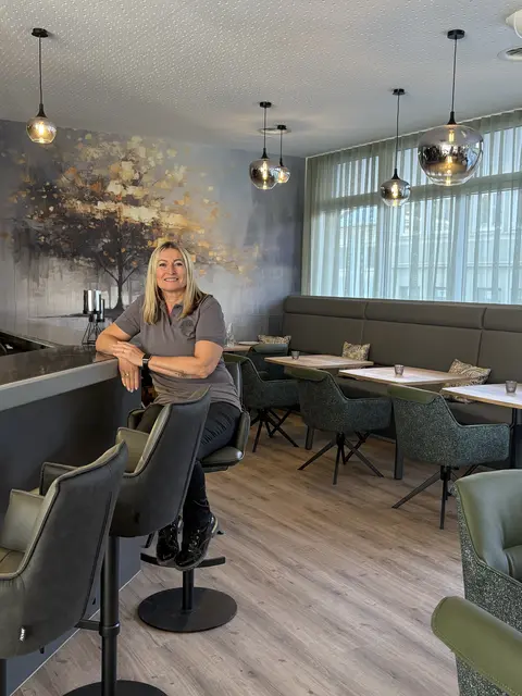 Bettina Enzmann in ihrem neuen Café-Bistro in Waidhofen/Thaya | Foto: privat